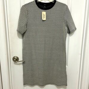 Forever 21 women’s NWT BLACK-AND-WHITE SHIFT dress size large